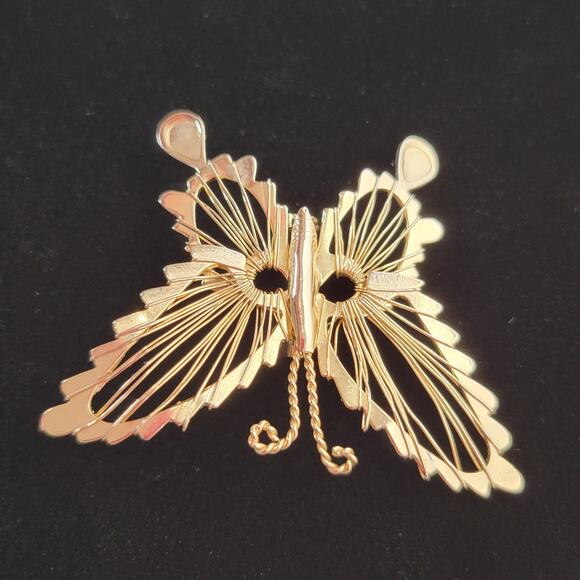 Vintage Gold Tone Filigree Butterfly Brooch Pin 2" x 1.6" Elegant Insect Jewelry - Picture 3 of 11
